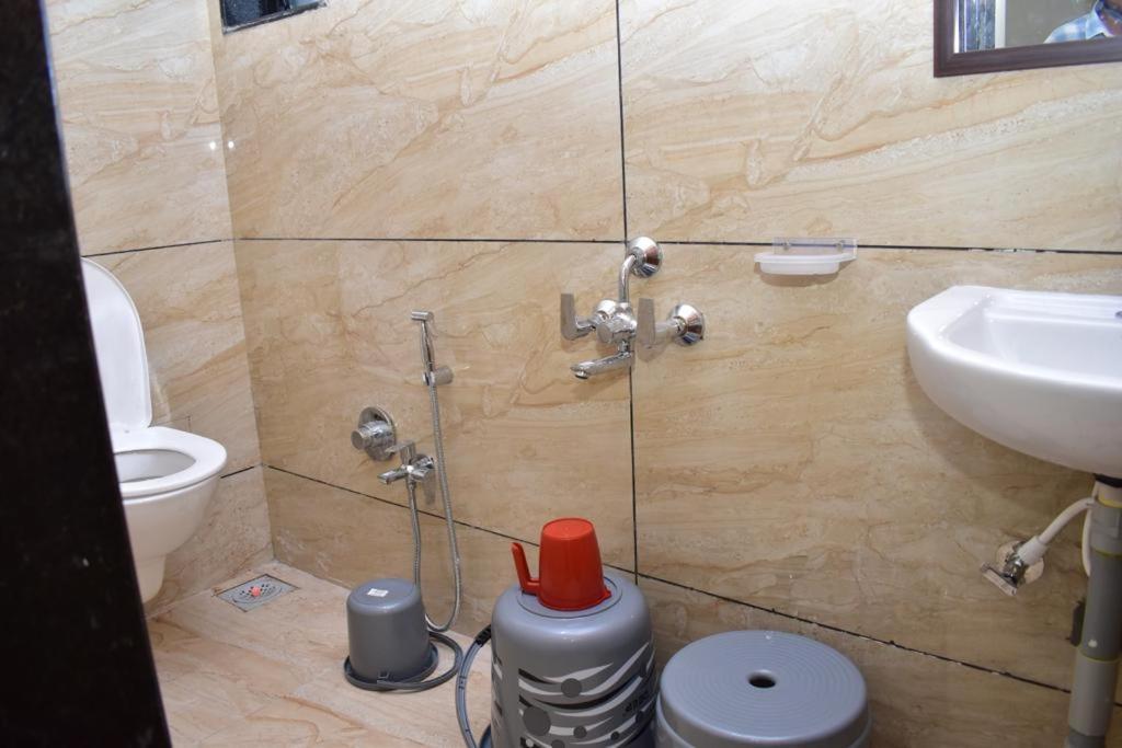 Hotel Sai Sandesh Širdi Exteriér fotografie