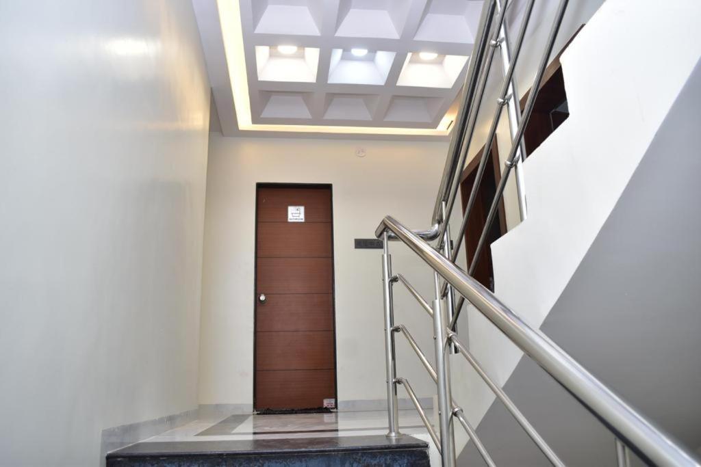 Hotel Sai Sandesh Širdi Exteriér fotografie